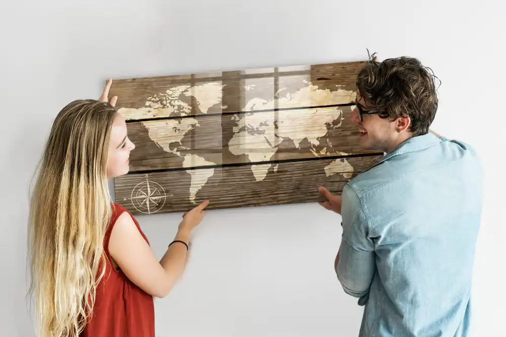 Tableau magnétique en verre avec motif carte du monde en bois