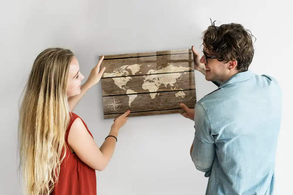 Tableau magnétique en verre avec motif carte du monde en bois