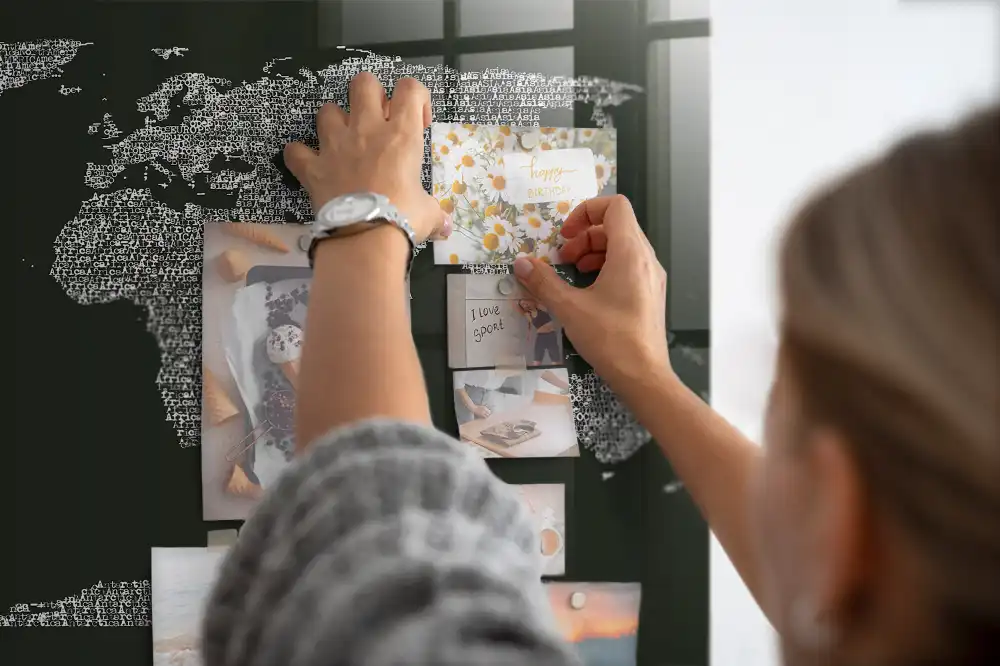Tableau magnétique avec magnets de la division géographique du monde