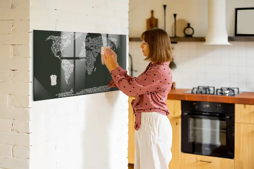 Tableau magnétique avec magnets de la division géographique du monde