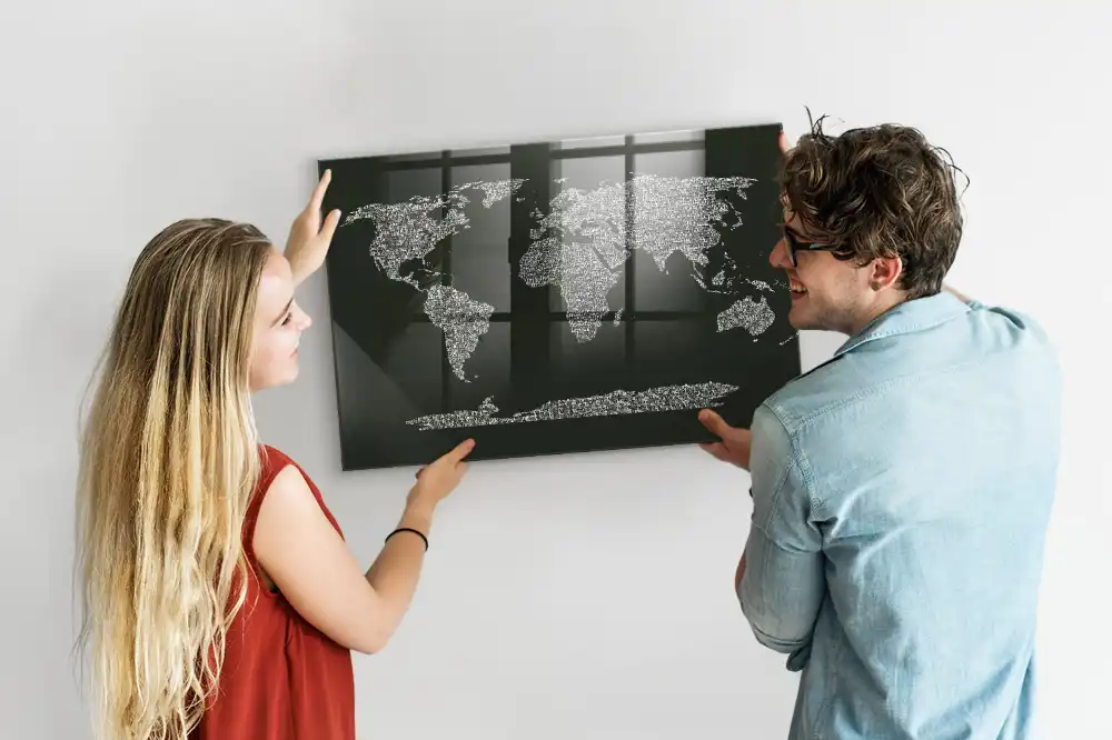 Tableau magnétique avec magnets de la division géographique du monde
