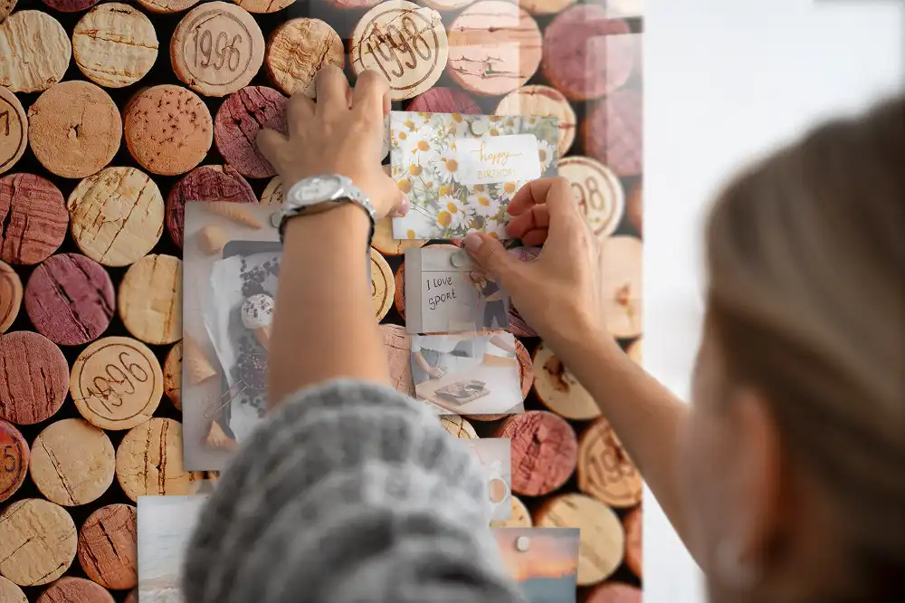 Tableau mural magnétique pour bouchons de bouteille