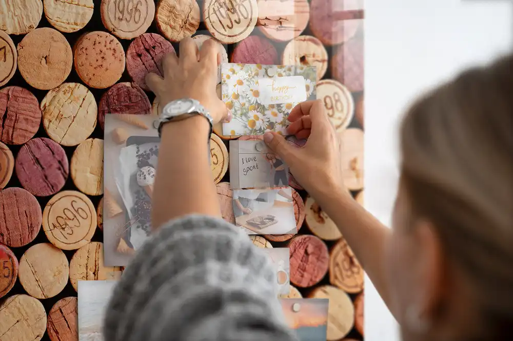 Tableau mural magnétique pour bouchons de bouteille