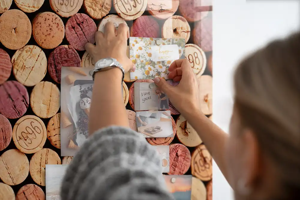 Tableau mural magnétique pour bouchons de bouteille
