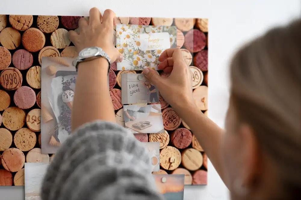 Tableau mural magnétique pour bouchons de bouteille