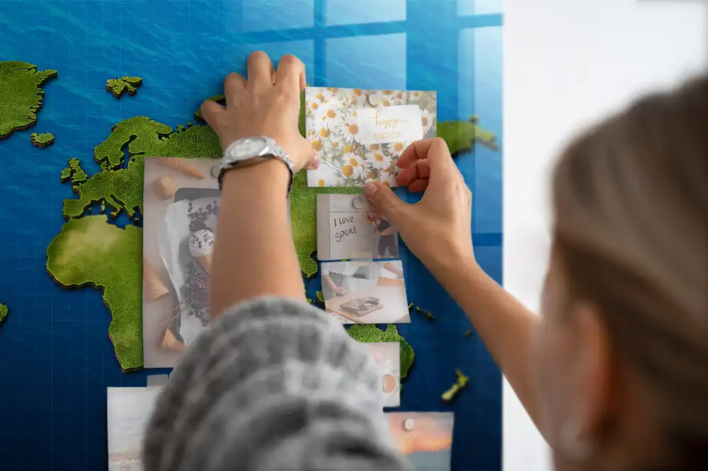 Tableau magnétique en verre motif mappemonde atlas