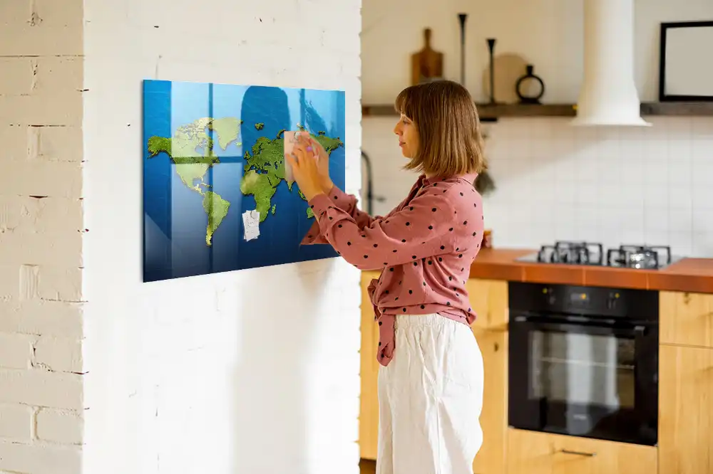 Tableau magnétique en verre motif mappemonde atlas