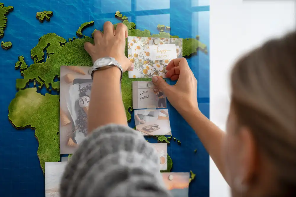 Tableau magnétique en verre motif mappemonde atlas