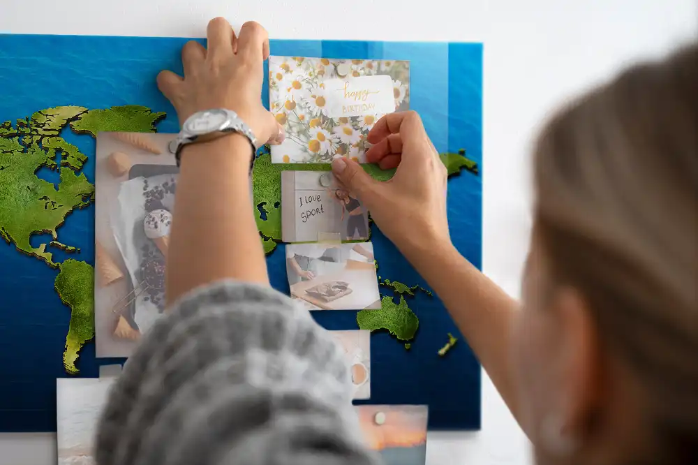 Tableau magnétique en verre motif mappemonde atlas