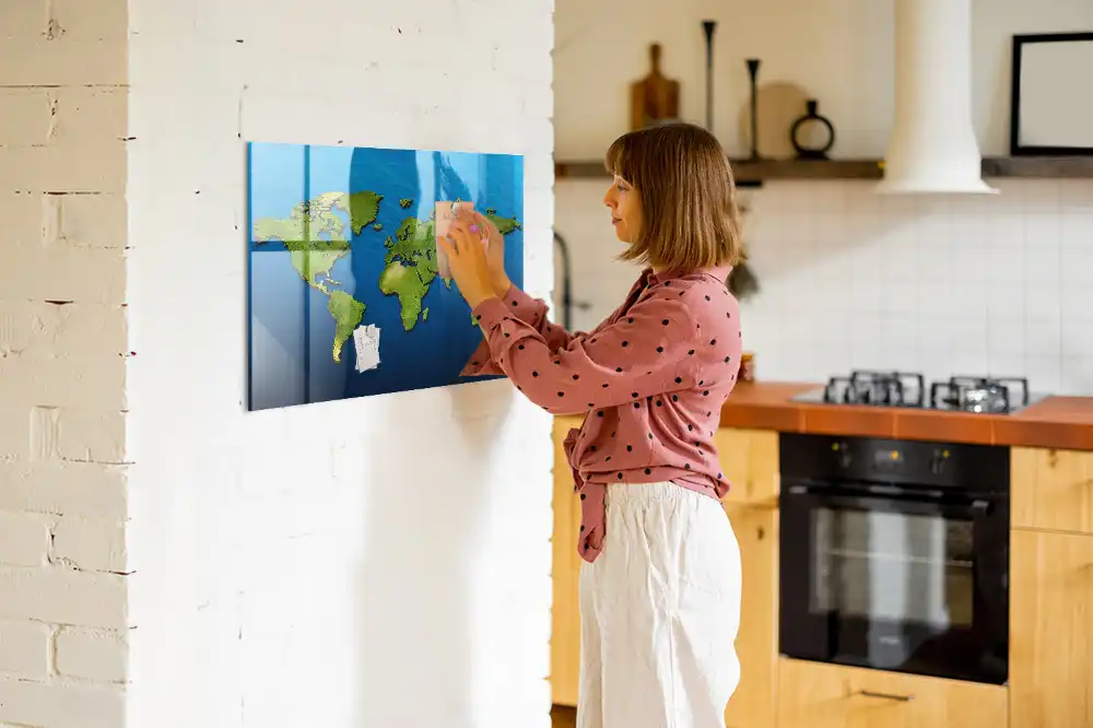 Tableau magnétique en verre motif mappemonde atlas