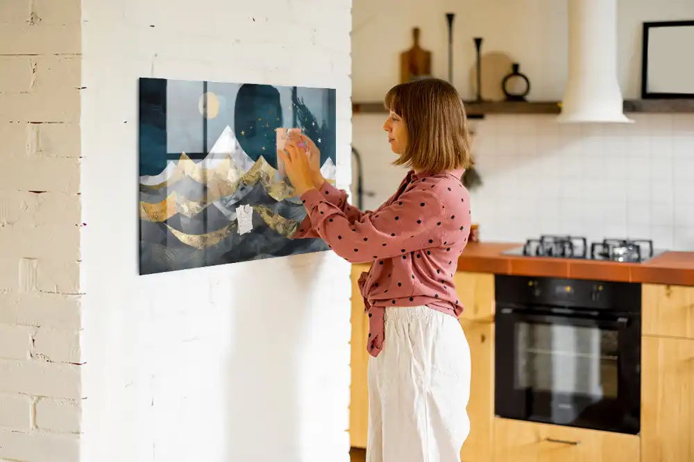 Tableau magnétique en verre avec motif de sommets montagneux la nuit