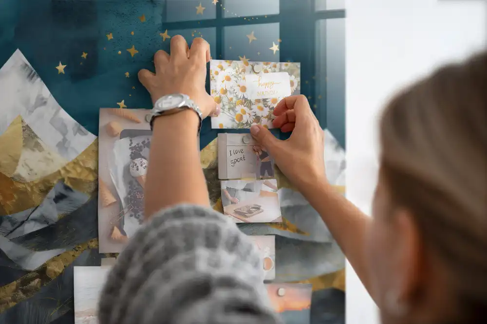 Tableau magnétique en verre avec motif de sommets montagneux la nuit