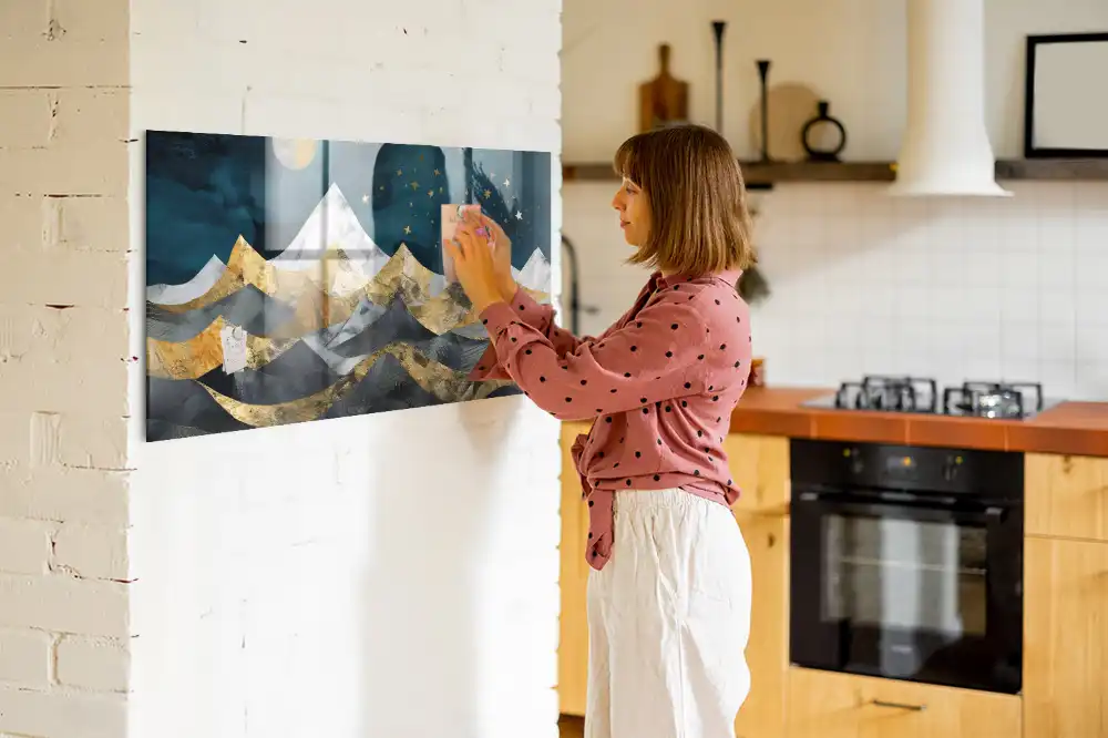 Tableau magnétique en verre avec motif de sommets montagneux la nuit