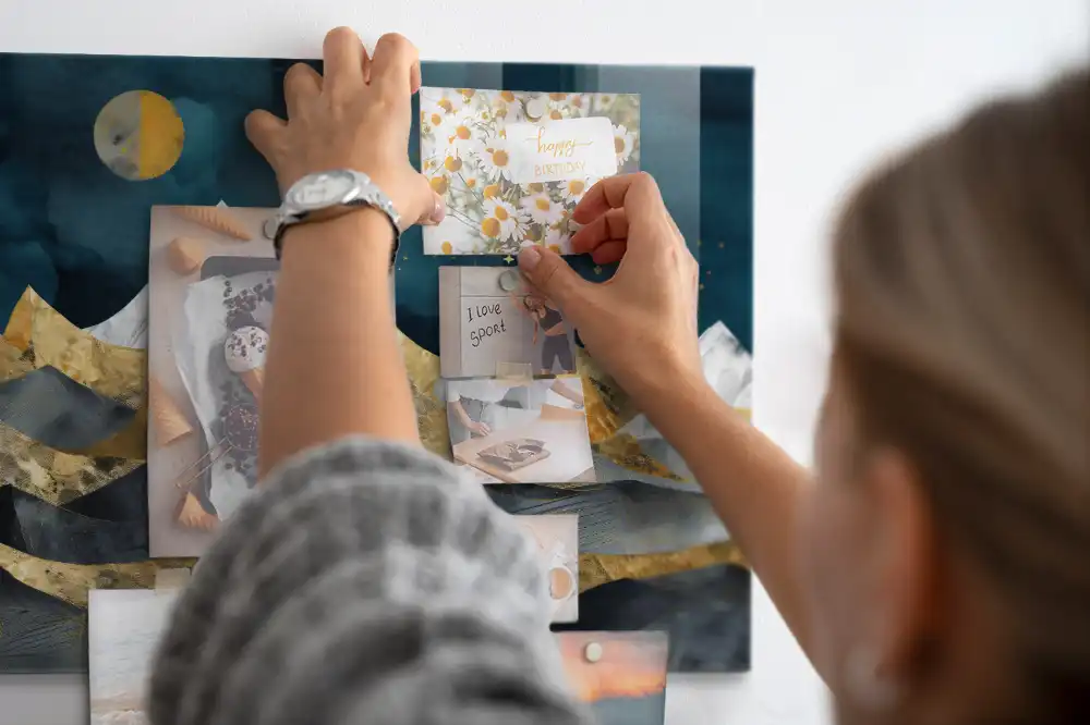 Tableau magnétique en verre avec motif de sommets montagneux la nuit