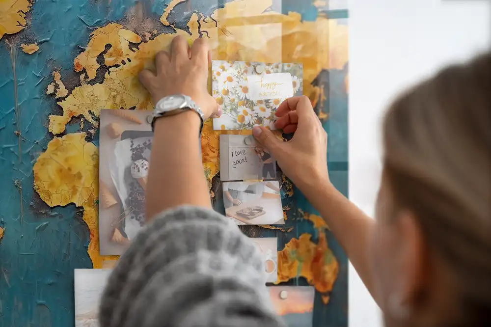 Tableau mural magnétique décoratif en forme de carte du monde