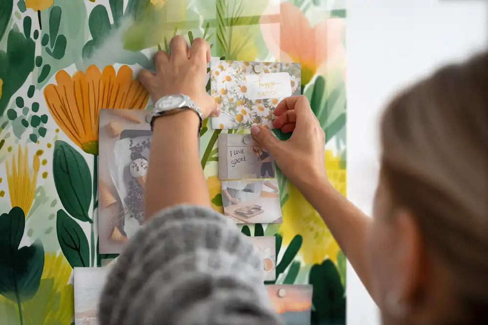 Tableau mural magnétique motif fleurs à l’aquarelle