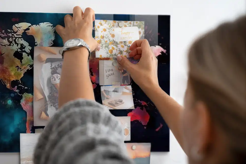 Tableau magnétique en verre motif géométrie du monde