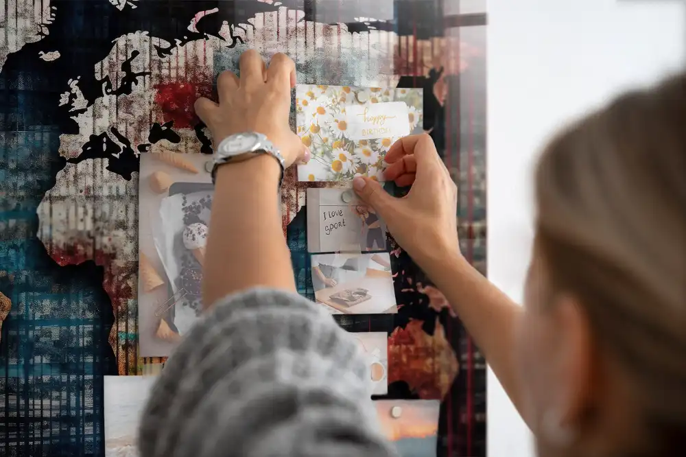 Tableau magnétique en verre avec motif de courbes de niveau