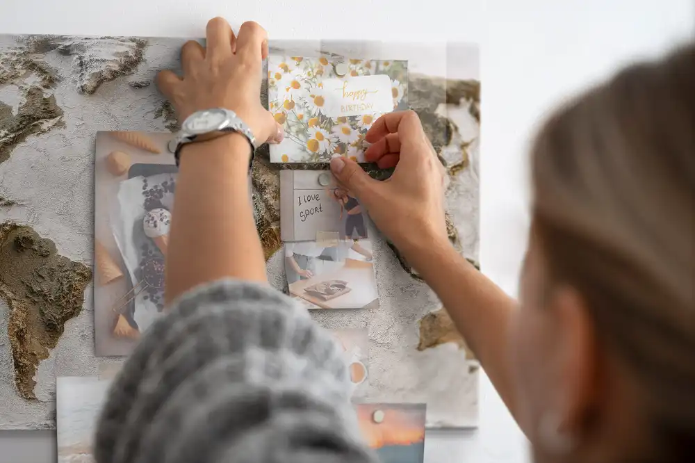 Tableau magnétique avec carte du monde historique pour magnets