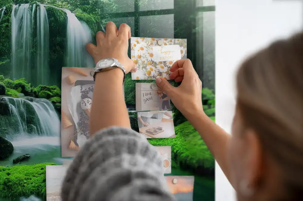 Tableau magnétique en verre avec motif de cascade dans la mousse