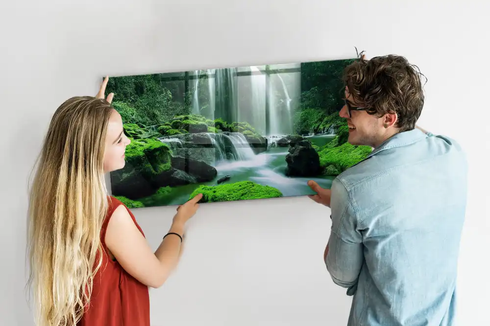 Tableau magnétique en verre avec motif de cascade dans la mousse