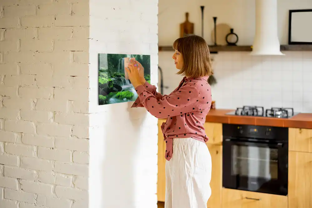 Tableau magnétique en verre avec motif de cascade dans la mousse