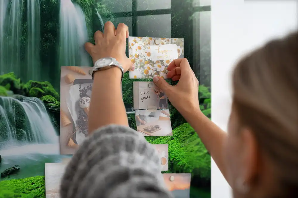 Tableau magnétique en verre avec motif de cascade dans la mousse