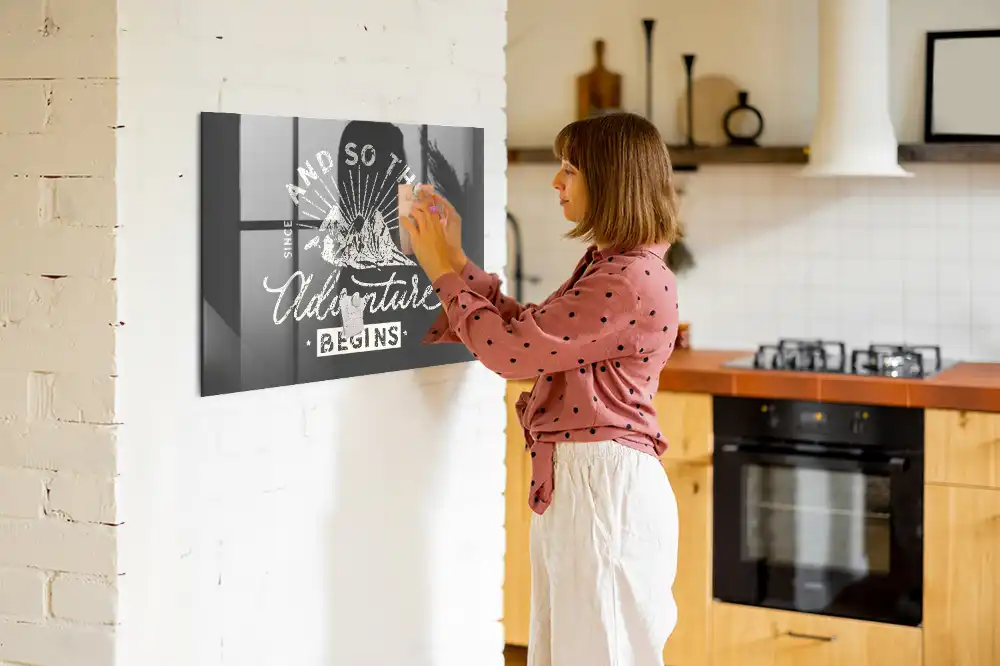 Tableau magnétique en verre avec citation sur l'aventure
