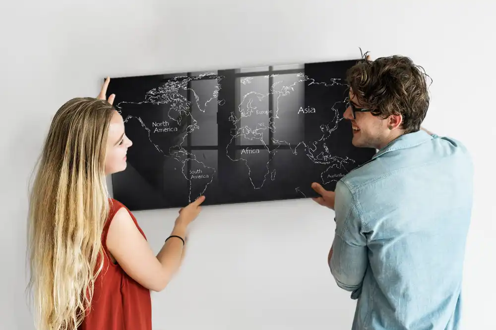 Tableau magnétique en verre avec carte du monde politique