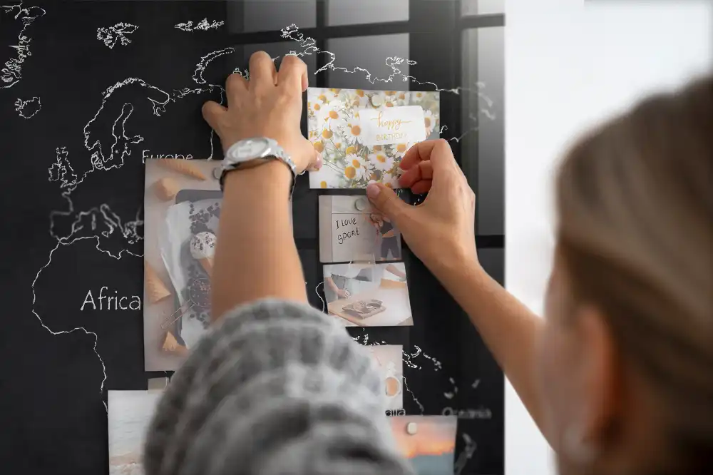 Tableau magnétique en verre avec carte du monde politique