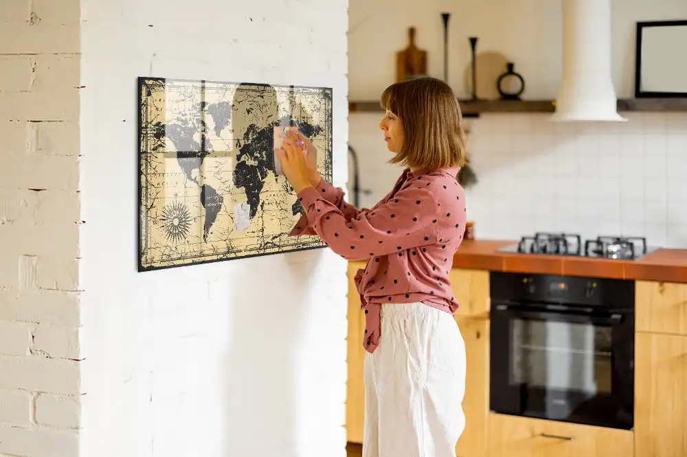 Tableau mural magnétique carte du monde style rétro