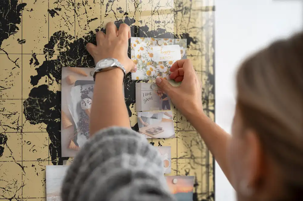 Tableau mural magnétique carte du monde style rétro