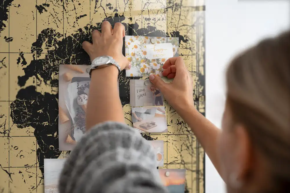 Tableau mural magnétique carte du monde style rétro
