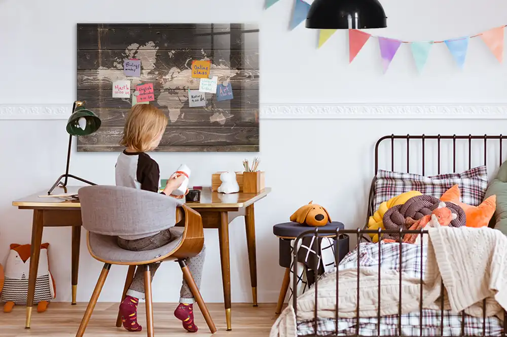 Tableau magnétique en verre avec motif carte du monde en bois