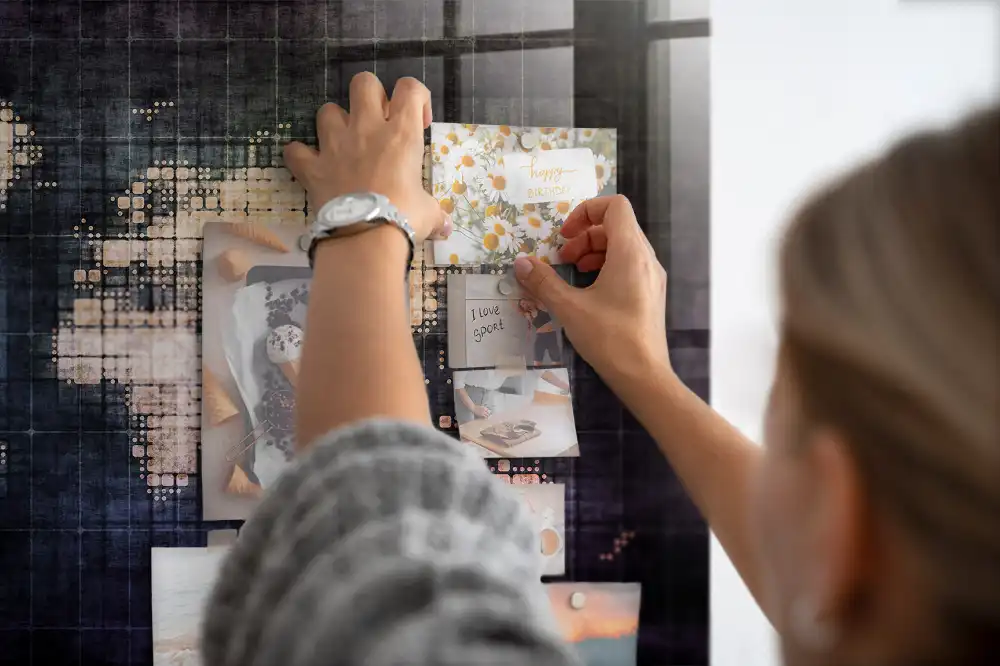 Tableau magnétique avec carte du monde artistique