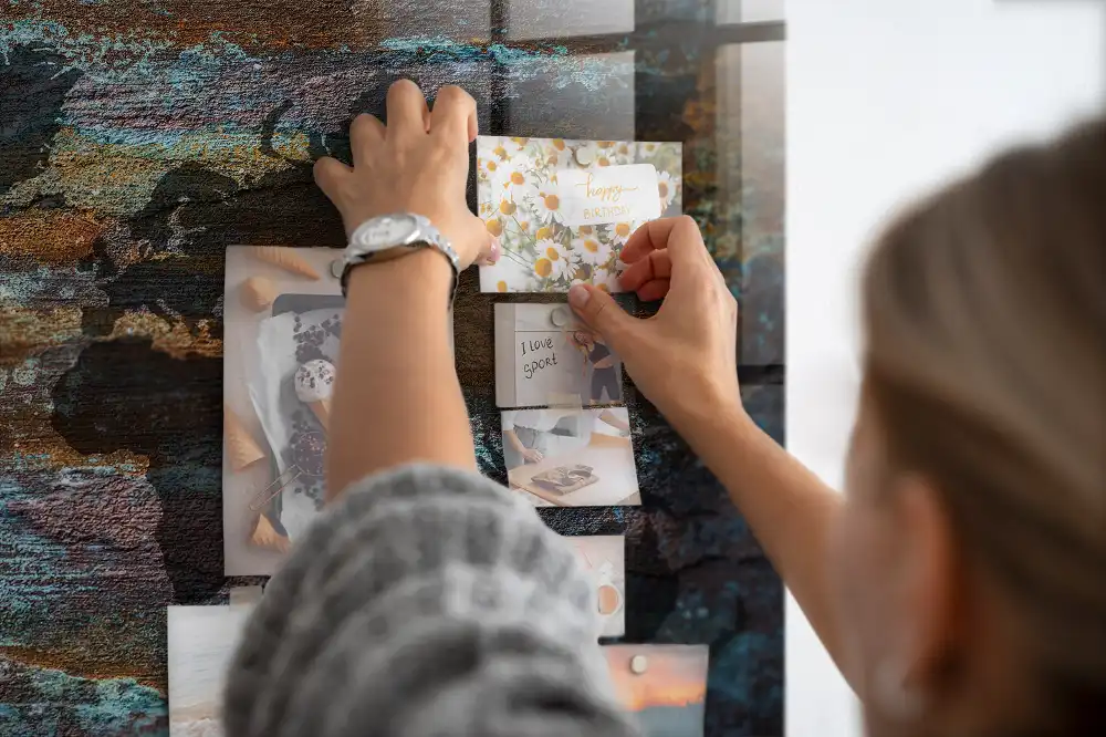 Tableau mural magnétique carte du monde effet rouillé