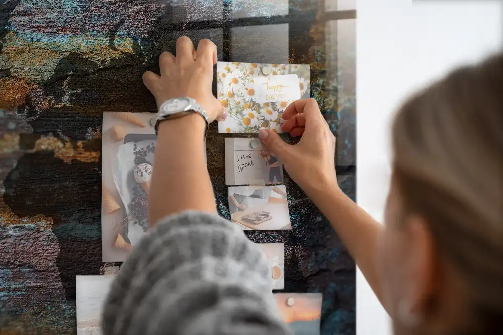Tableau mural magnétique carte du monde effet rouillé