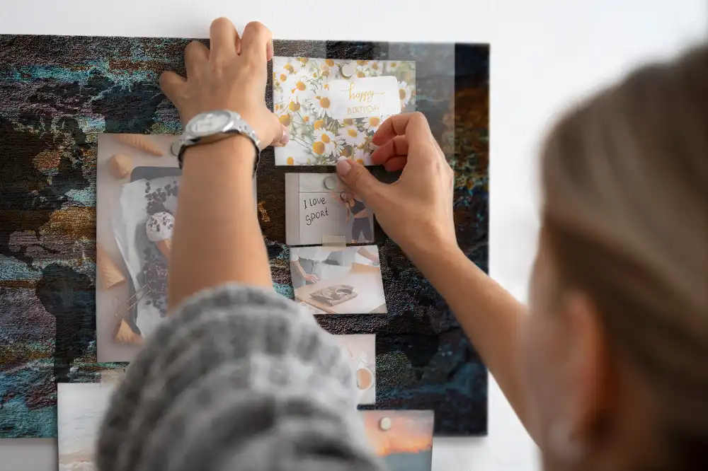 Tableau mural magnétique carte du monde effet rouillé