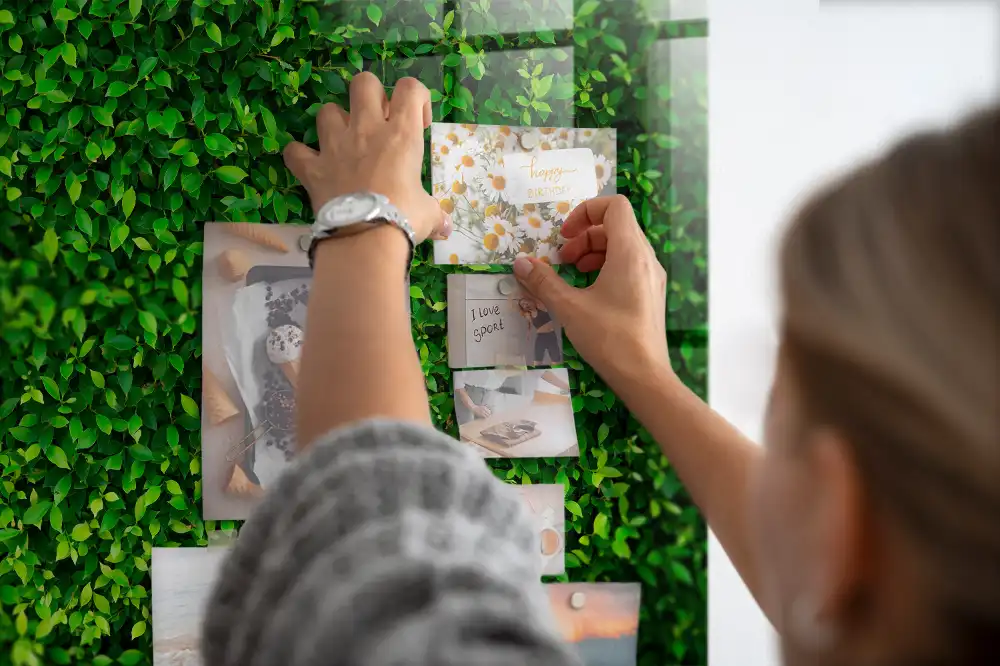 Tableau magnétique en verre motif feuillage