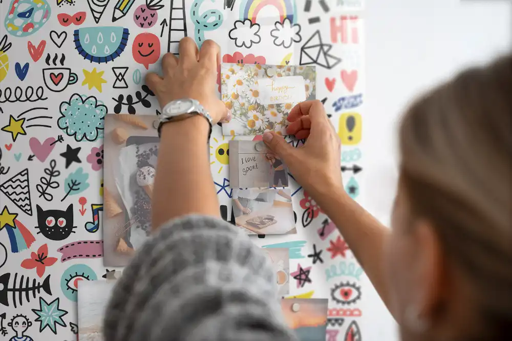Tableau magnétique décoratif avec dessins faits main