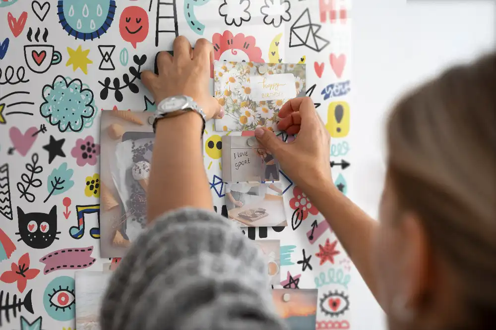 Tableau magnétique décoratif avec dessins faits main
