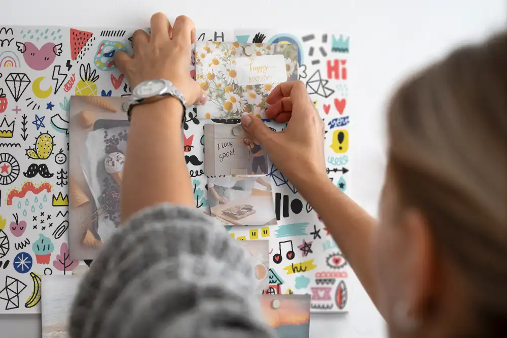 Tableau magnétique décoratif avec dessins faits main