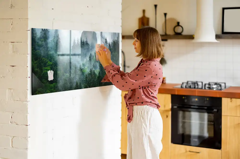Tableau en verre magnétique motif forêt brumeuse