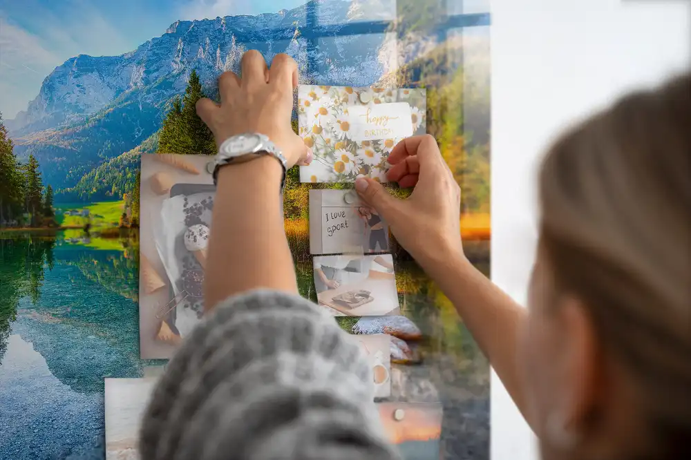 Tableau magnétique en verre représentant une rivière dans les montagnes