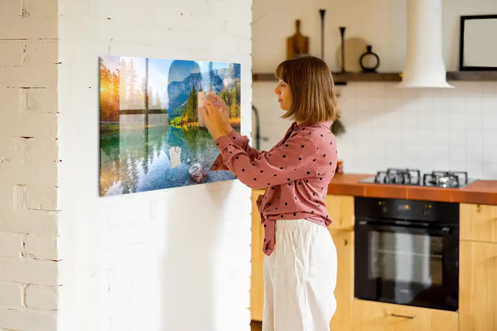 Tableau magnétique en verre représentant une rivière dans les montagnes