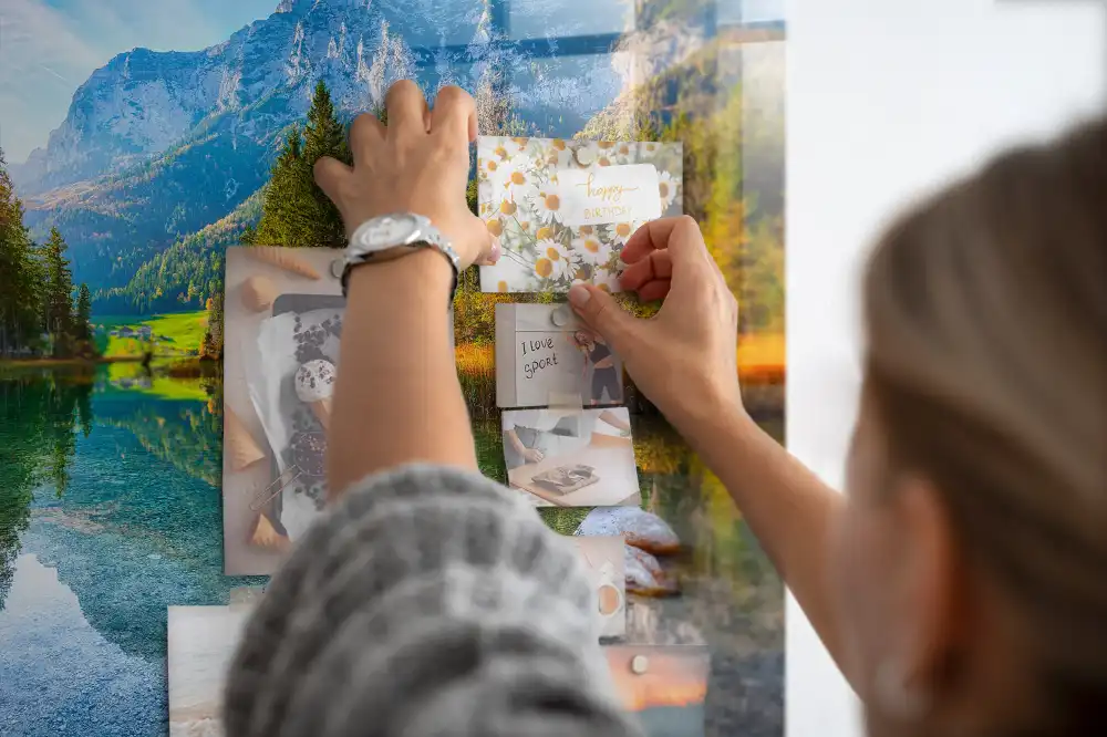 Tableau magnétique en verre représentant une rivière dans les montagnes