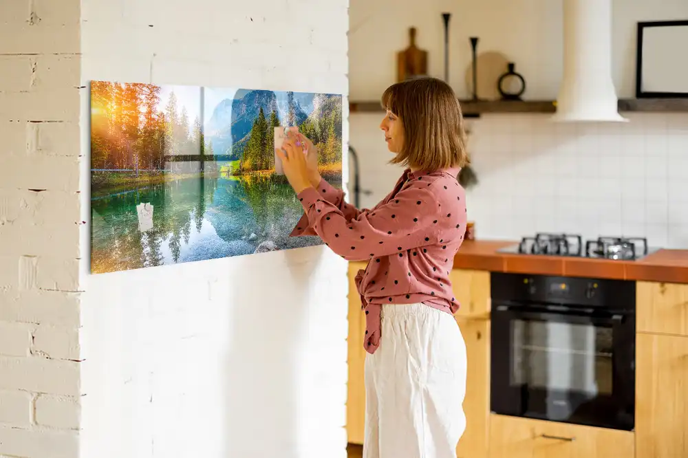 Tableau magnétique en verre représentant une rivière dans les montagnes