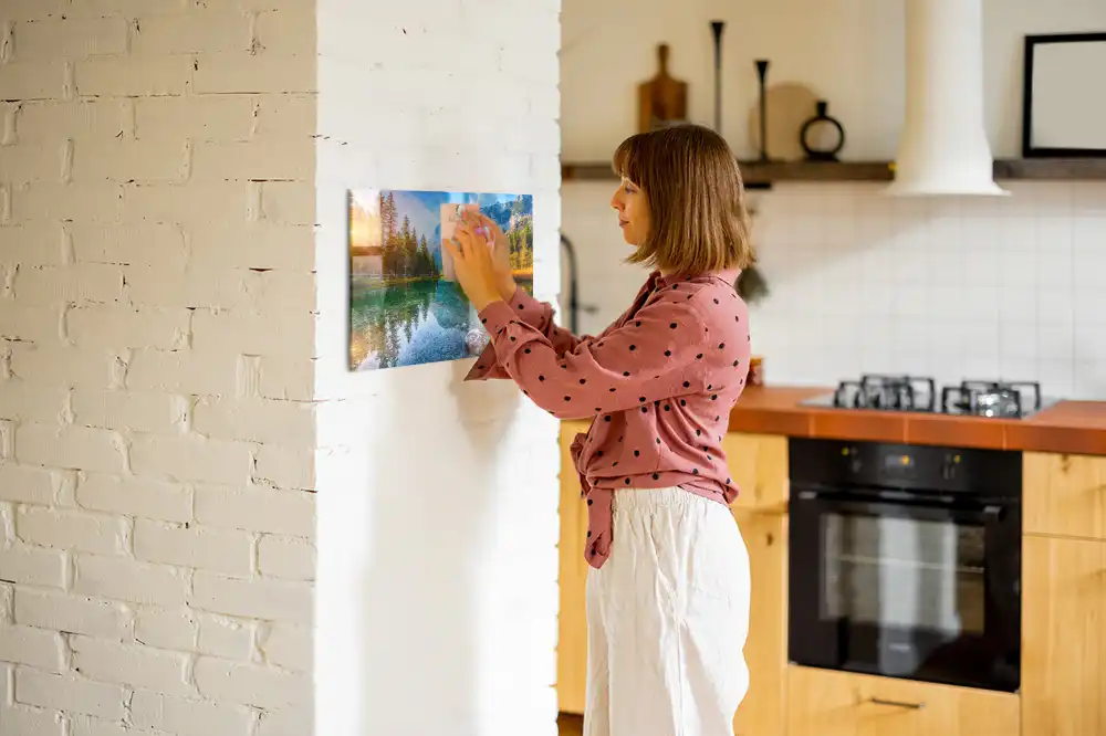 Tableau magnétique en verre représentant une rivière dans les montagnes