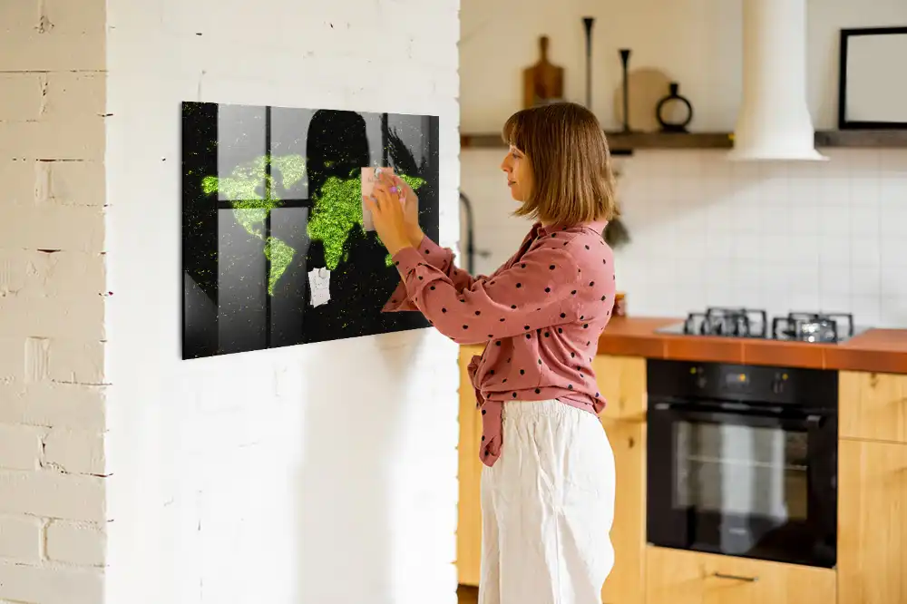 Tableau mural magnétique représentant un atlas mondial