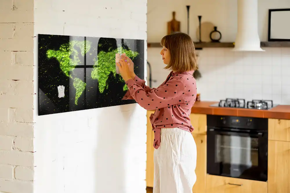 Tableau mural magnétique représentant un atlas mondial
